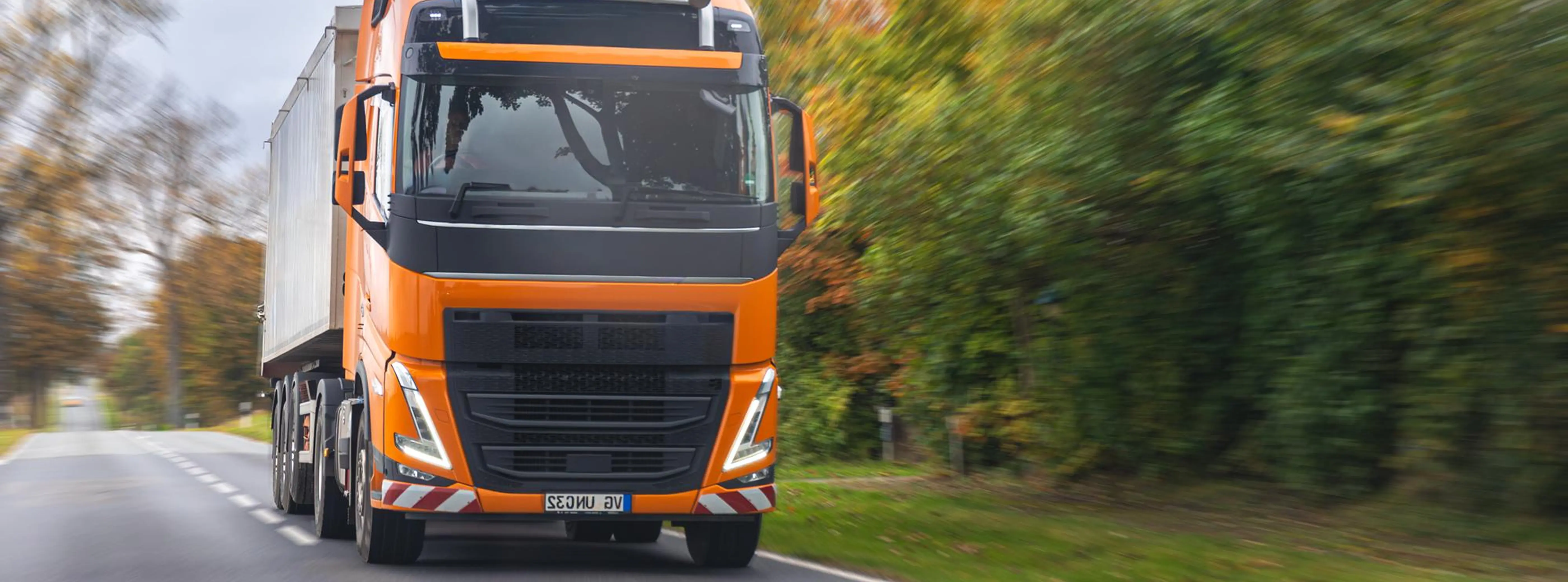 Safeeds auto transport hero banner background