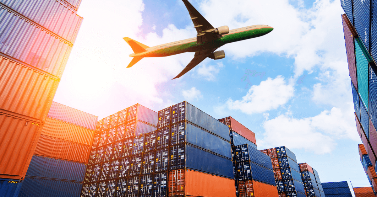 Pros and Cons of Using Enclosed Auto Transport Containers blog post image