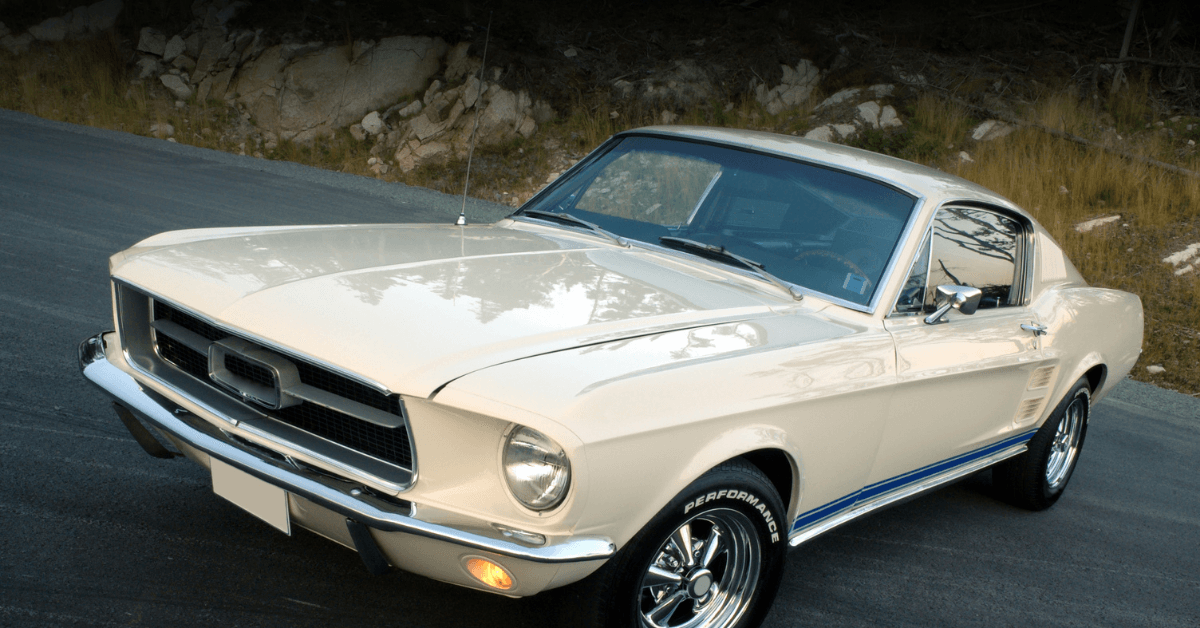 Classic Cars vs Modern Cars Transport blog post image