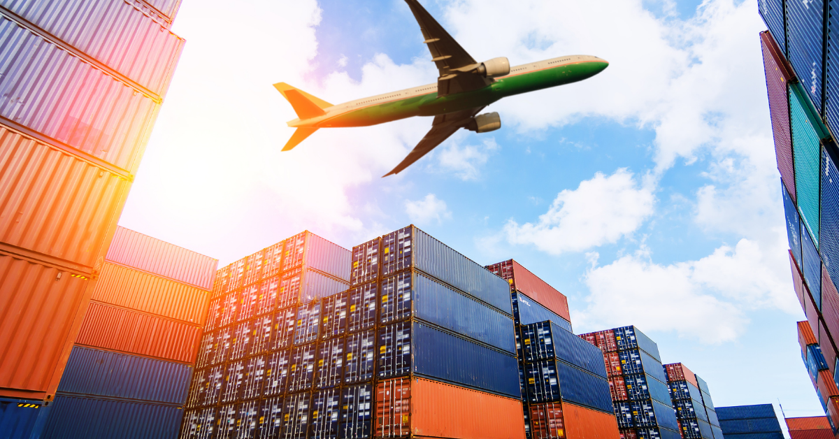 Pros and Cons of Using Enclosed Auto Transport Containers blog post image