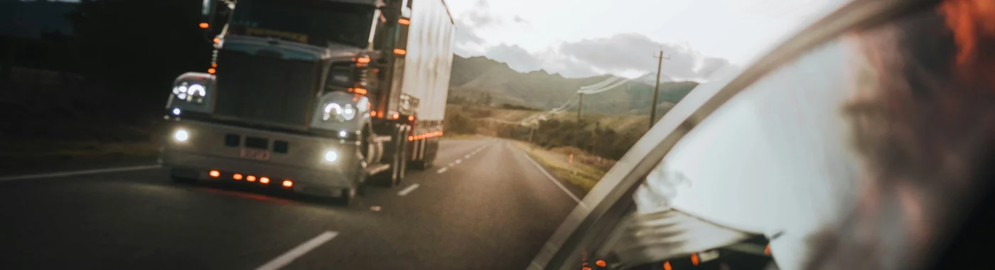 Safeeds auto transport blog banner background